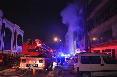 A­n­k­a­r­a­­d­a­ ­M­o­b­i­l­y­a­c­ı­l­a­r­ ­S­i­t­e­s­i­n­d­e­ ­Y­a­n­g­ı­n­:­ ­5­ ­İ­ş­ç­i­ ­H­a­y­a­t­ı­n­ı­ ­K­a­y­b­e­t­t­i­